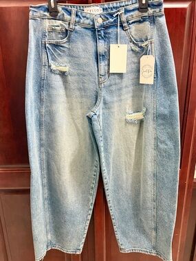 Cello 7 Barrel Jeans | Size 7 | NWT | Distressed Light Wash Cropped Denim